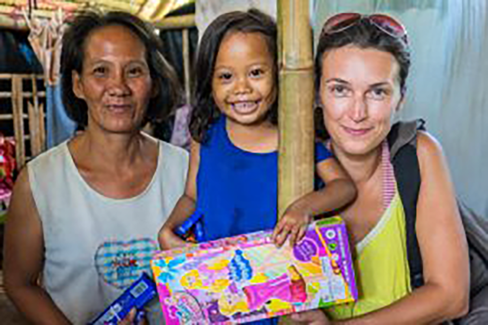 Gianni and Ivana supporting families in the Philippines