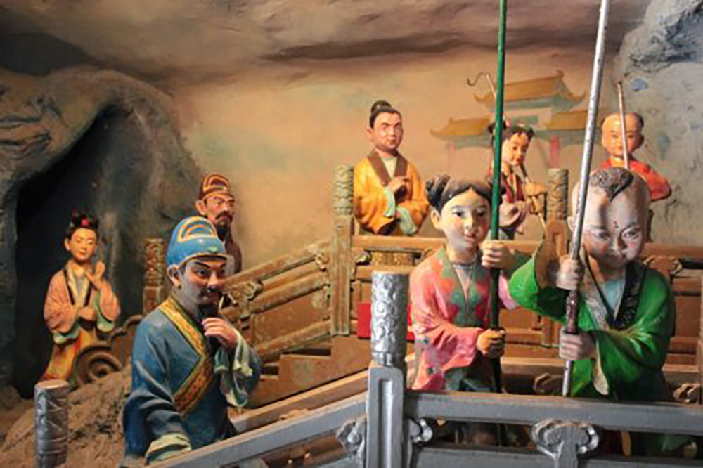 Haw Par Villa - First Court of Hell – Yama: King Qinguang