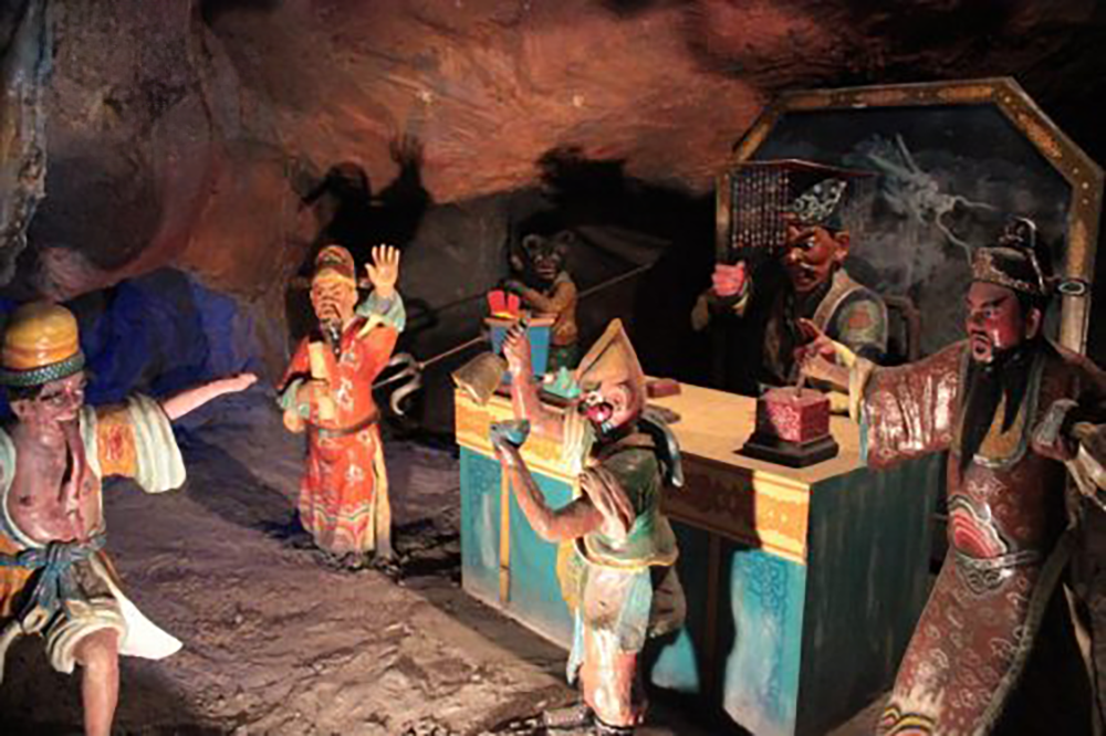 Haw Par Villa Second Court of Hell – Yama: King Chujiang (2nd room)