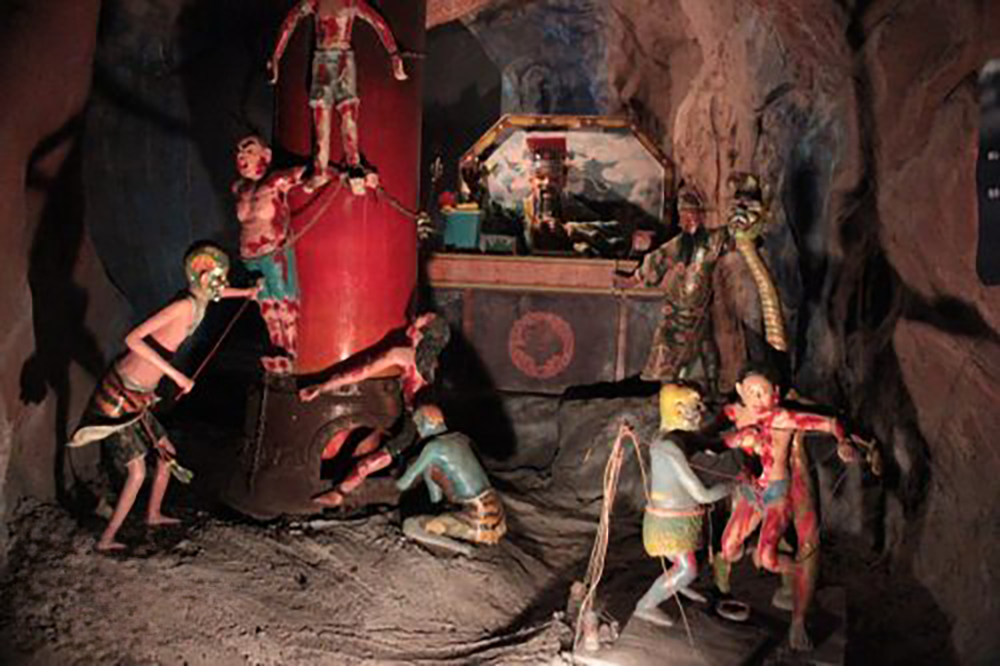 Haw Par Villa - Third Court of Hell – Yama: King Songdi