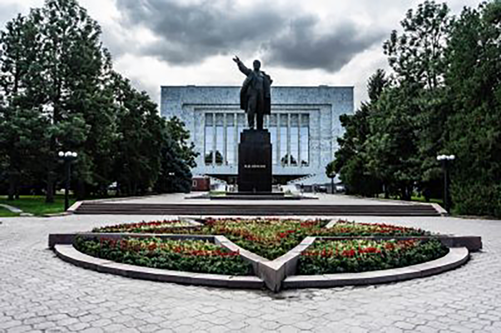Lenin statue by Ala too Square in Bishkek