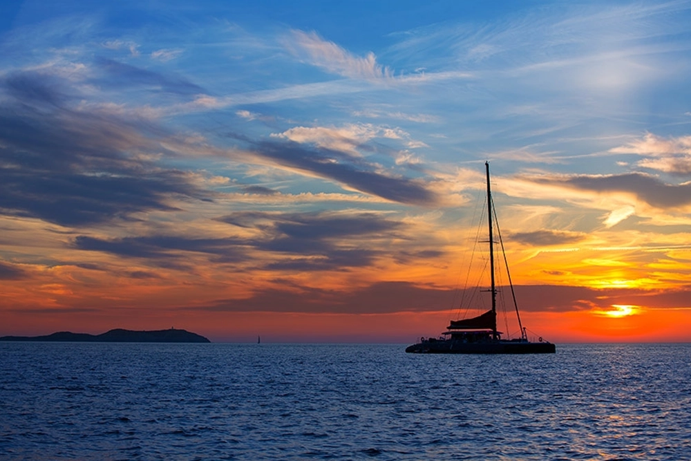 Santorini sunset saling cruise - Greece small group tour